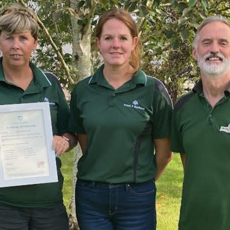 Directors with Plant Healthy certificate